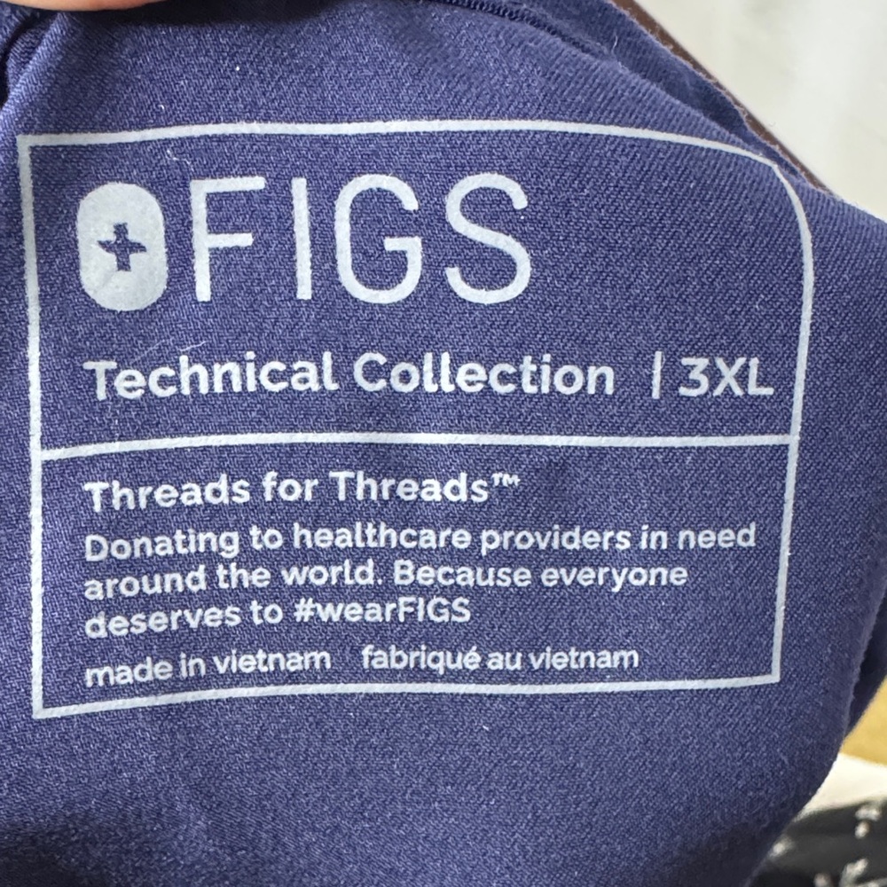 Figs Technical Collection Navy Blue V-Neck Top Size 3XL - Picture 6 of 6